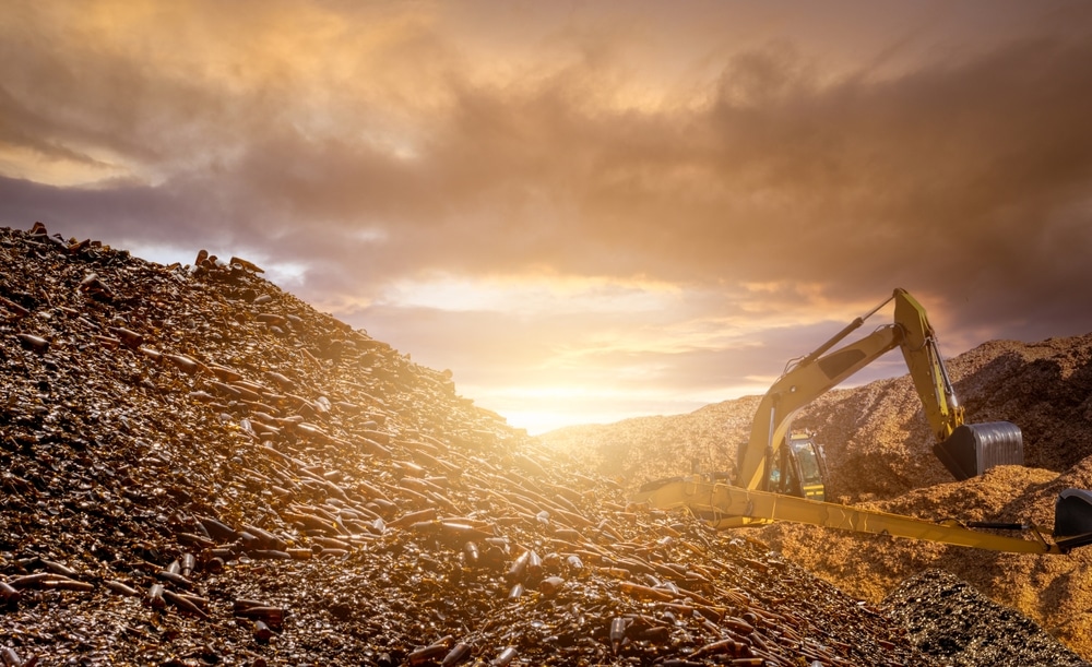 Blur,Photo,Of,Pile,Of,Brown,Glass,Bottle,For,Recycle